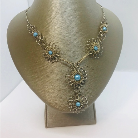 Beautiful Delicate Necklace & Bracelet Set - Picture 5 of 12